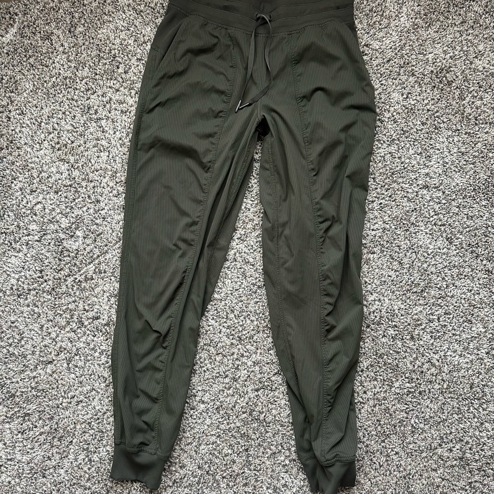 Women’s Lululemon dance studio joggers size 6